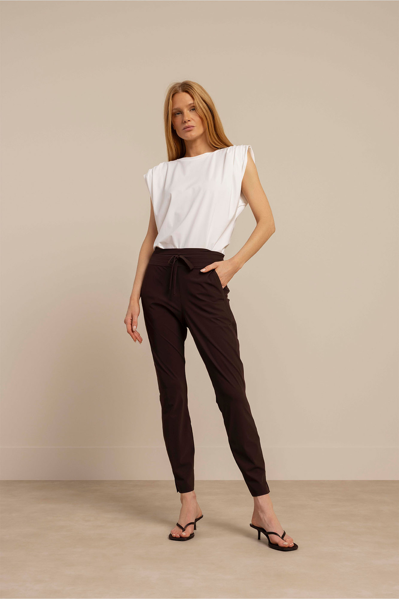 Studio Anneloes Startup Summer Trousers Espresso, zomerse broek in espressokleur